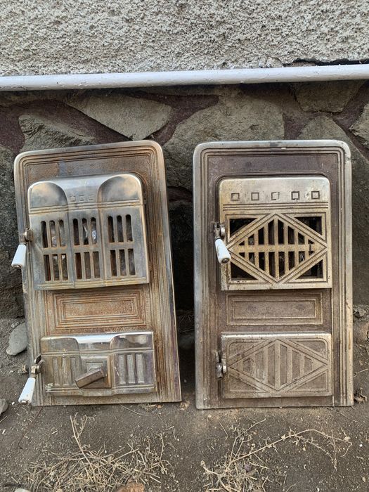 Vand usi antice de fonta