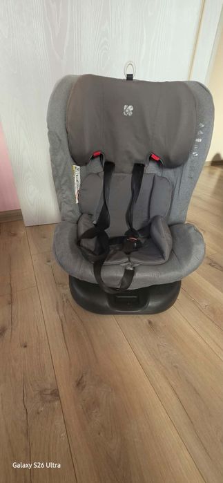 Продавам столче за автомобил Kikka boo cruz izofix