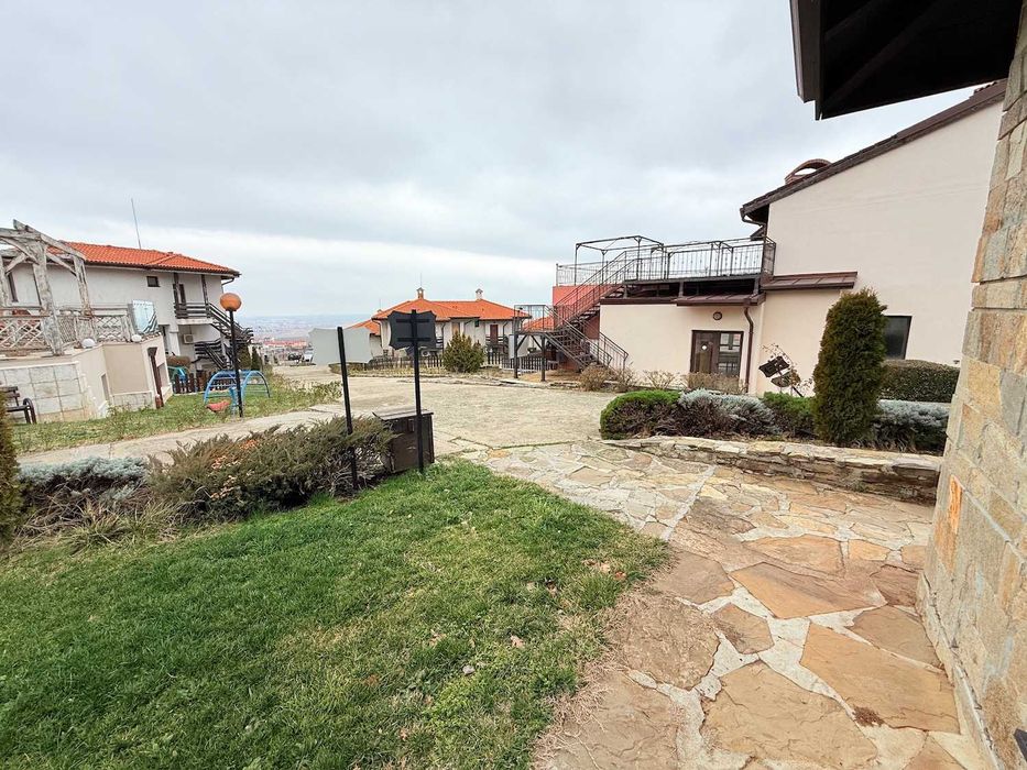 Обзаведен тристаен апартамент в к-с „Bay View Villas“