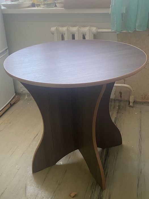 Продам стол и вытяшку