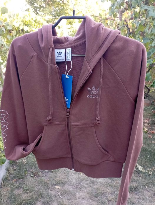 Адидас Спортни сутиени, комплекти, суетширти