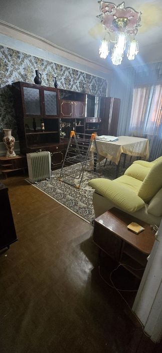 Продам чиланзар 5.  Трёх комнатная.  Балкон 2*6.  Серия 77