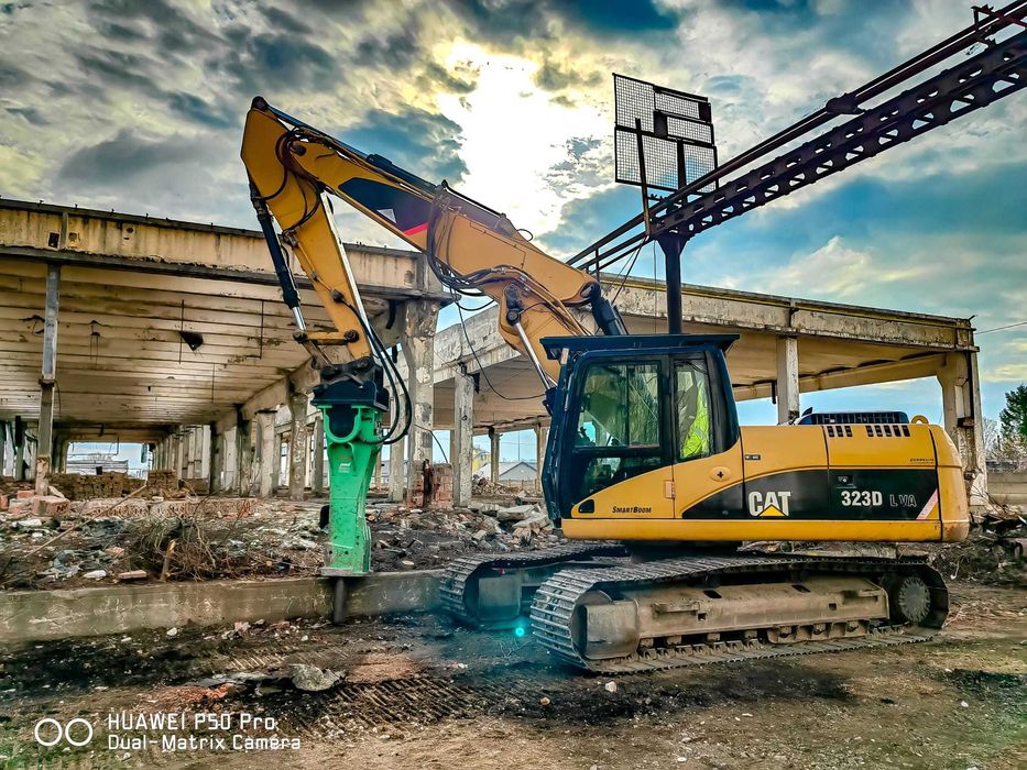 Inchiriez excavator 25 28 33 picon pulverizator foarfeca cupa concasor