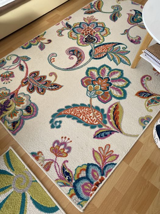 Covor camera zi bej cu verde