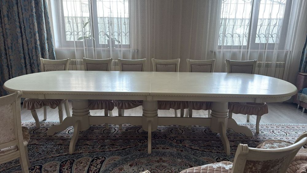 Стол со стульями