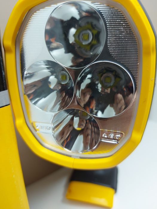 ПРОМОЦИЯ.Нов ЛЕД фенер Dewalt DCL043