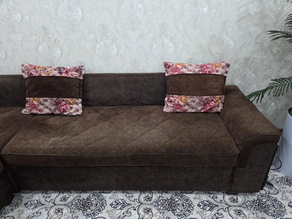 углавой диван