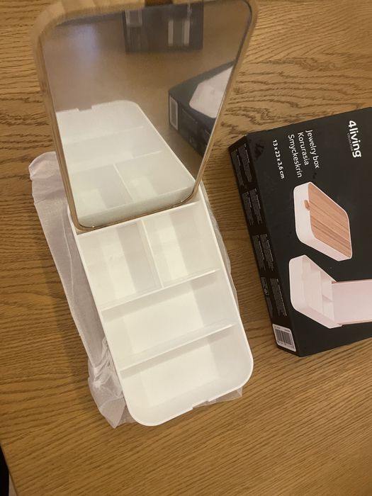 Кутия за бижута с огледало