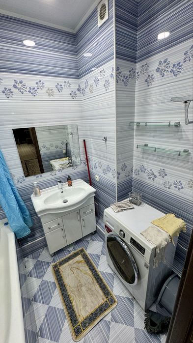 Продам квартиру 3-комнатную. Метро Шахристон