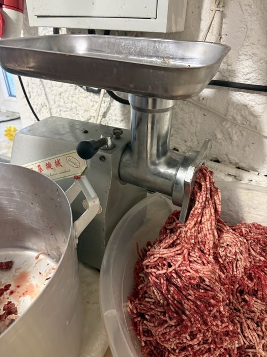 Продам электромясорубку на 380v