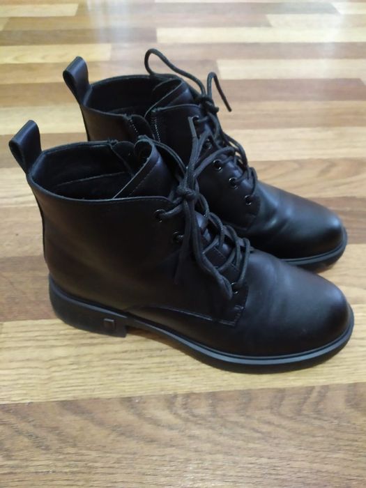 Продам демисезонные ботинки