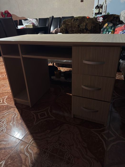 birou cu sertare si etajere