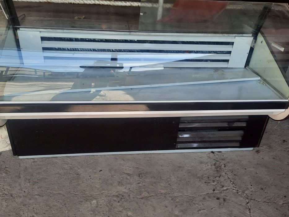 Витрина холодилник