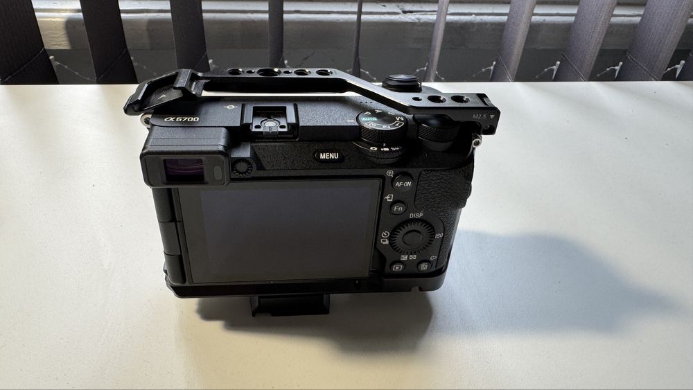 Sony A6700 + SmallRig cage в гаранция