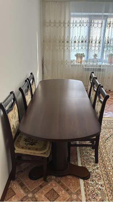 Продам стол деревянный и 6 стульев