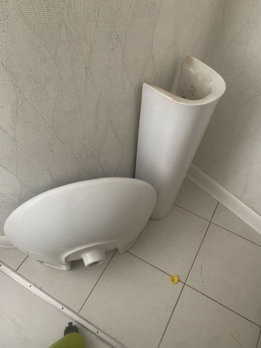 Продается бу ракавина и плинтус