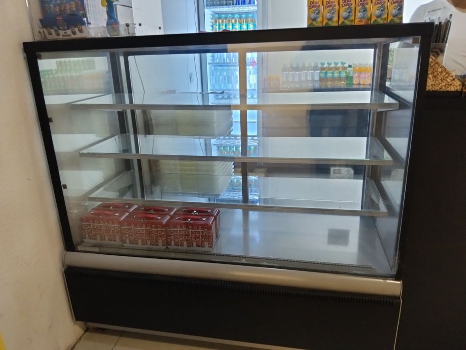 Холодильник витринный