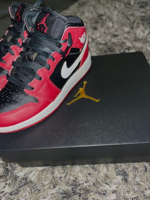 NEGOCIABIL Nike Air Jordan 1 Mid – Mărimea 35.5 – Stare impecabilă / Ca noi