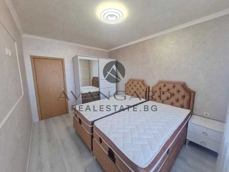 Продава се Тристаен апартамент в Пловдив, Кършияка - 121 кв.м за 1950 €/кв.м - Снимка #2