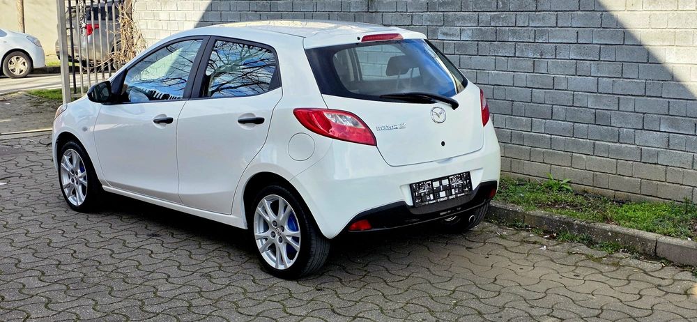 MAZDA 2 2013 — imagine 3