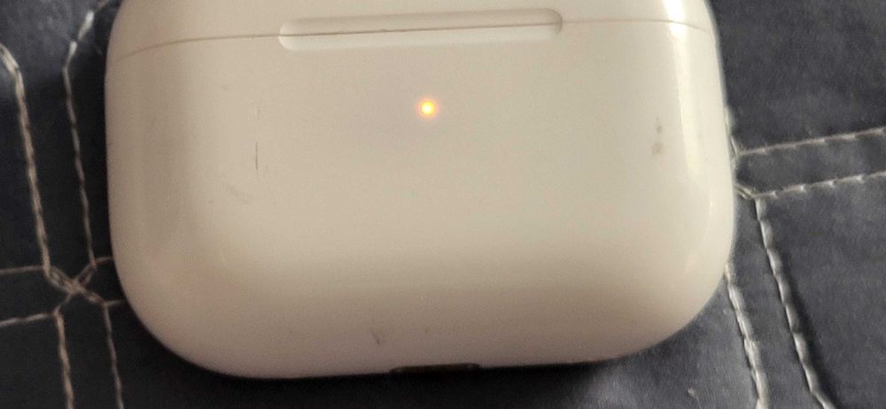 AirPods Pro de a 2-a generație A2700 cu Emc 8075  carcasa casti originala
