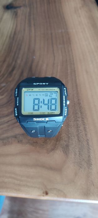 Продавам електронен часовник SPORT SHOCK