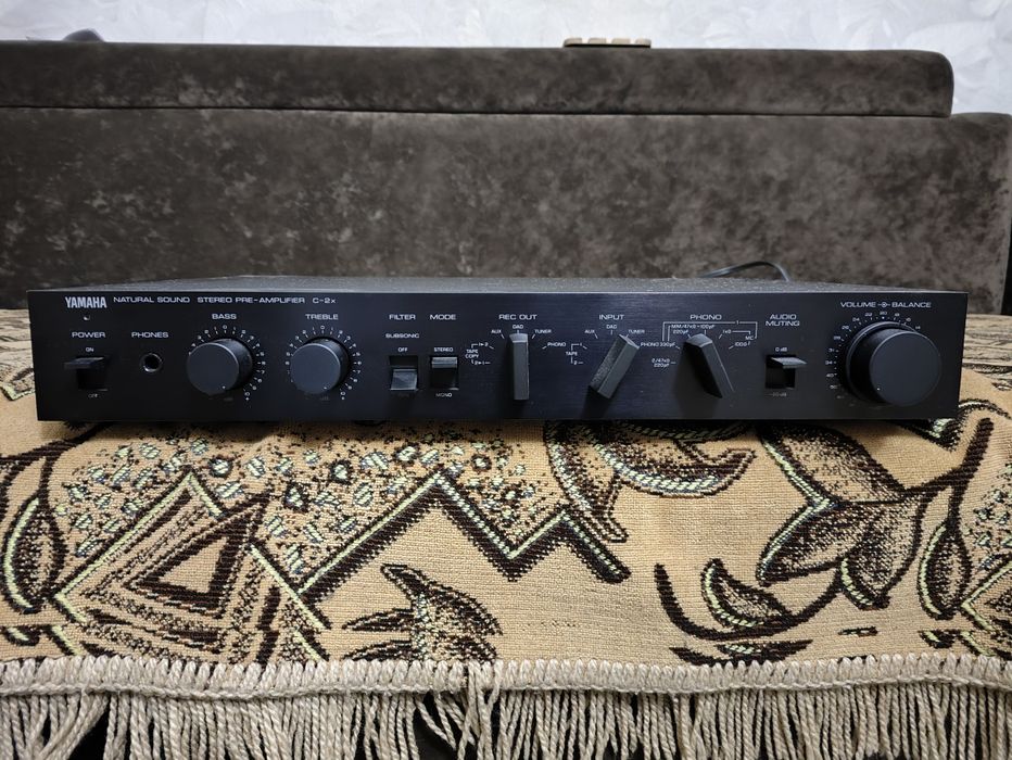 Предварительный усилитель Yamaha C-2X