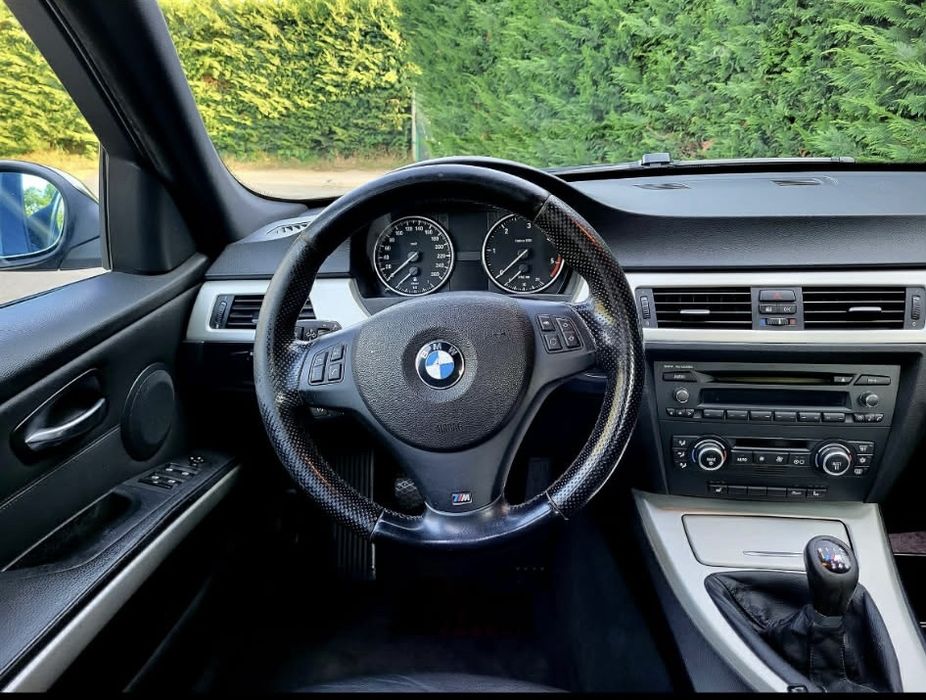 Vand BMW E90 an 2008  pret  usor negociabil