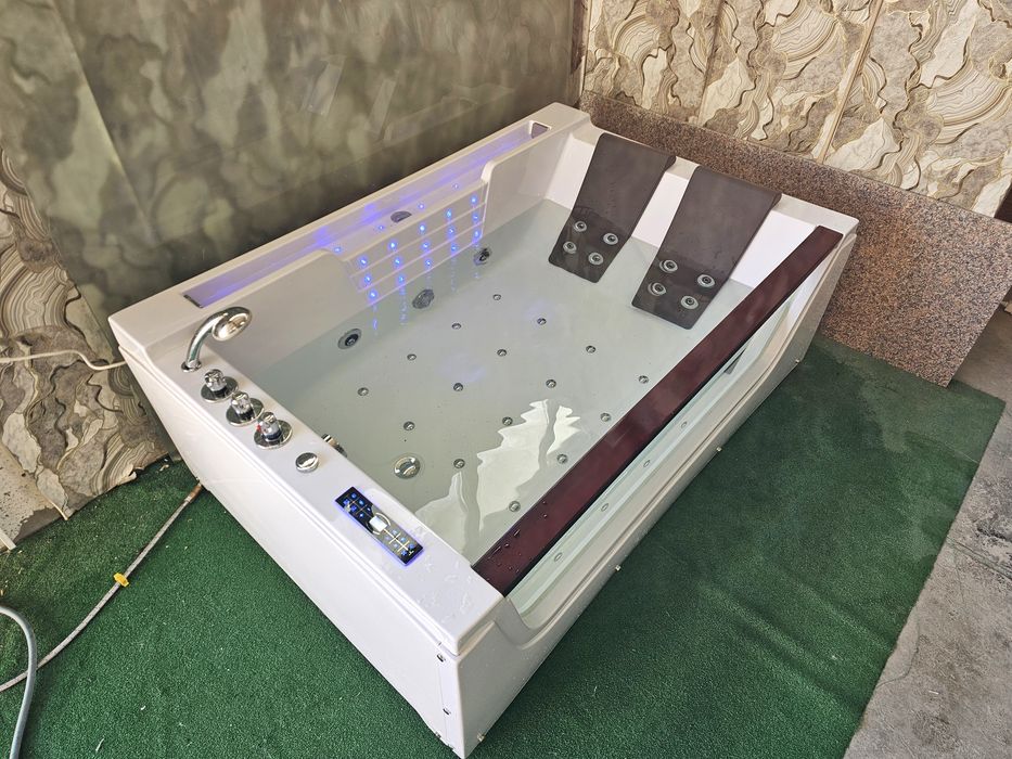 Джакузи за двама Хидромасажна Вана с Подгрев  1.80х1.20