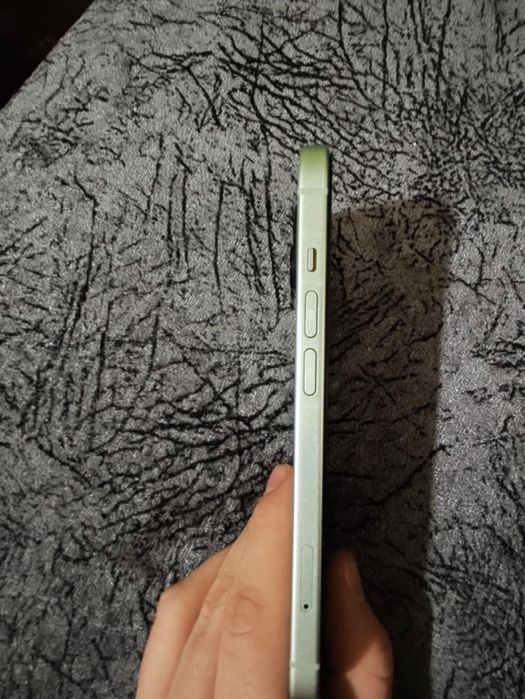 iPhone 15 – Отлично състояние, без драскотини, пълен комплект | 1300лв