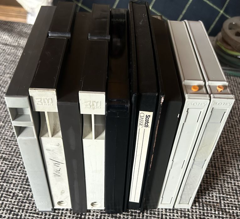 Vand benzi audio in carcase de plastic