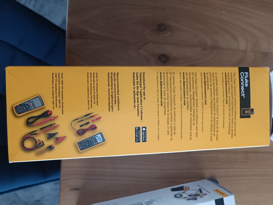 Vând clește ampermetric profesional Fluke 393 FC, nou, sigilat, în ambalajul original.