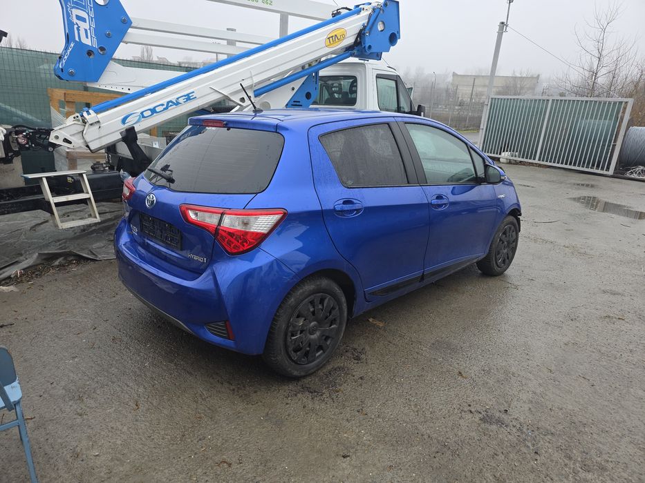Toyota Yaris Hybrid avariat