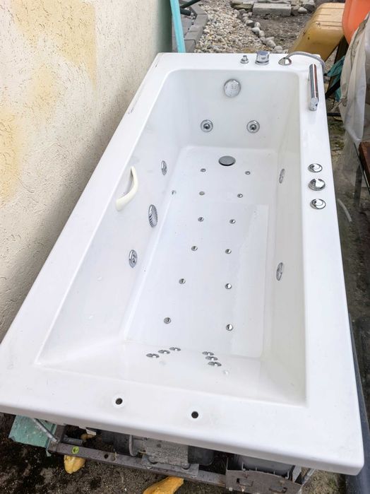 Хидромасажна вана