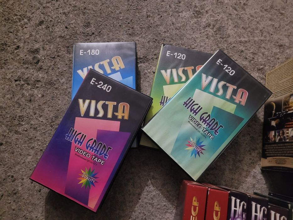 Видеокассеты с записью