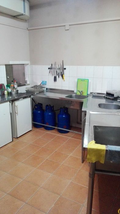 Продавам бизнес бърза закуска, Плевен,идеален център.