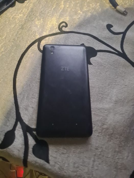 Vând telefon ZTE Blade A452