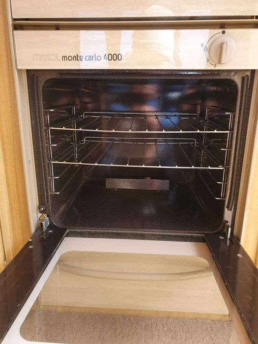 безупречна и практична каравана SWIFT, къса - двуместна