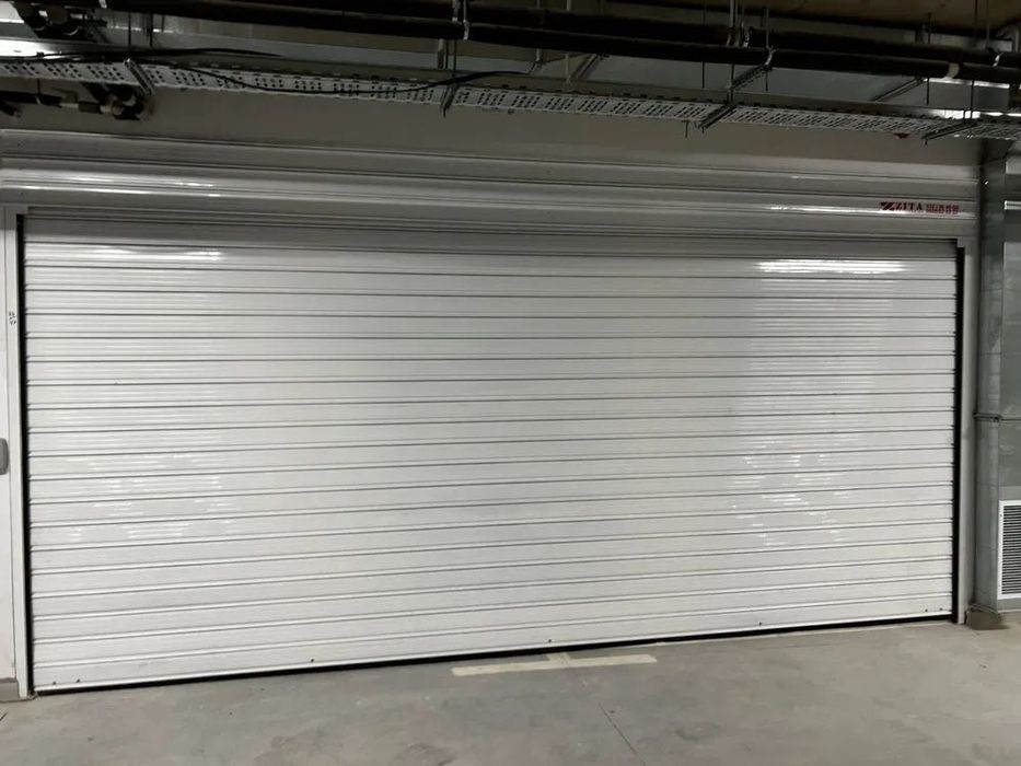 Гараж под наем зачетири коли една до друга младост 4 Лидъл