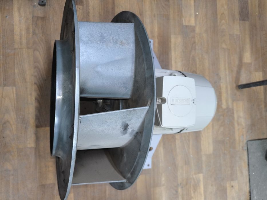 Электродвигатель с вентилятором