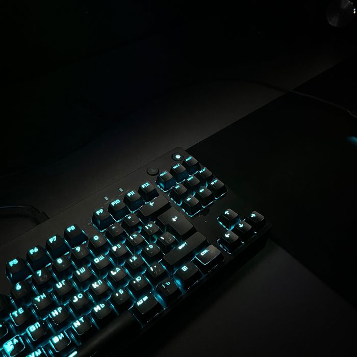 Продам клавиатуру Logitech G Pro X