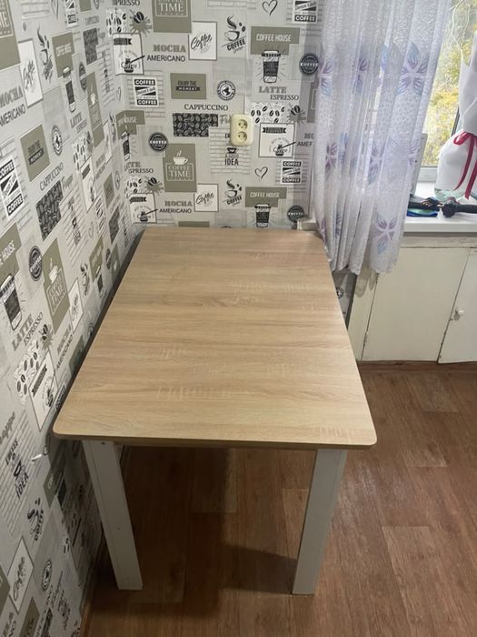Продам кухонный стол
