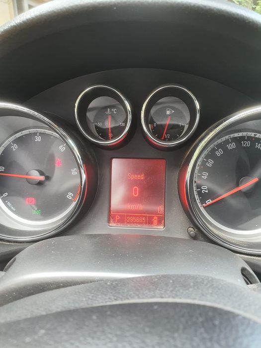 Vând mașina personală  preț negociabil