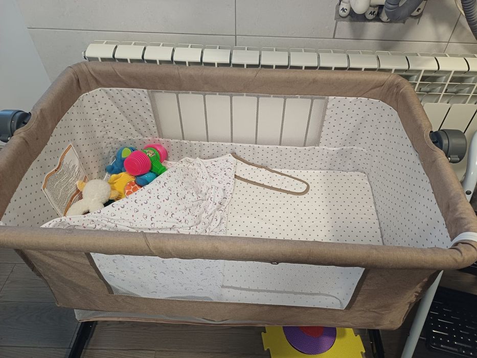 Pătuț bebeluși atașabil