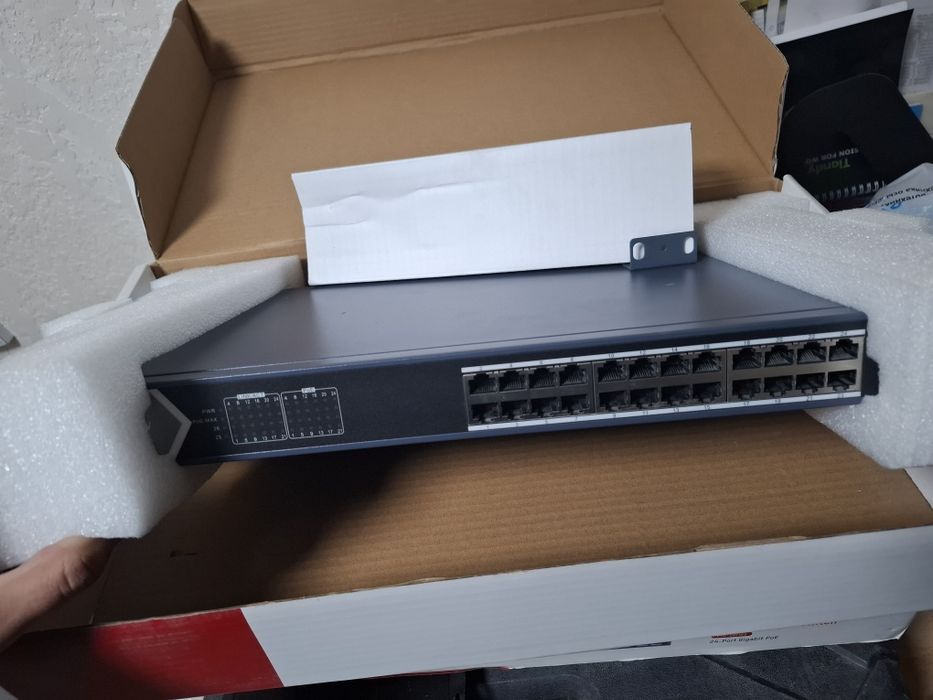 Hikvision DS-3E1526P-SI