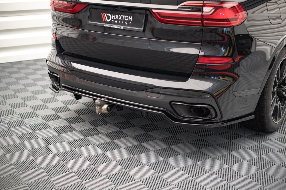 Добавка за задна броня Maxton design за BMW X7 G07 (2019-2022)