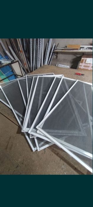 Москитные сетки и двери. Ремонт сеток и окон