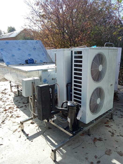 Продается охладитель молока 2000 литров горизонтальный.