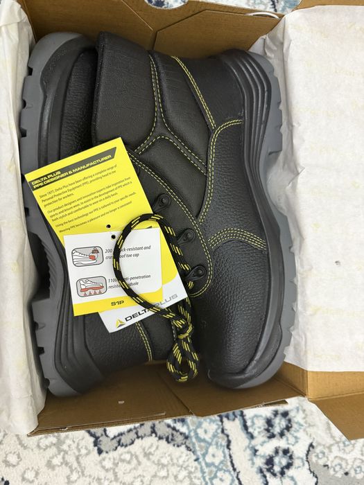 Продается ботинки