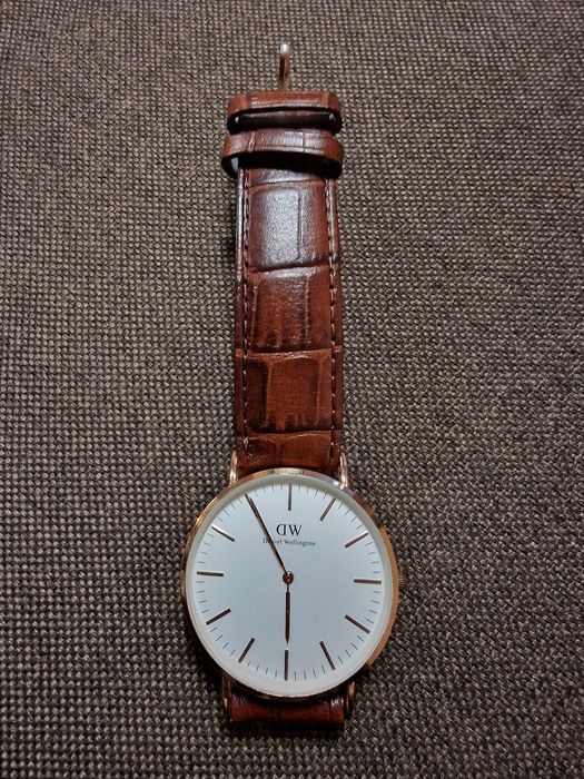 Продавам часовник